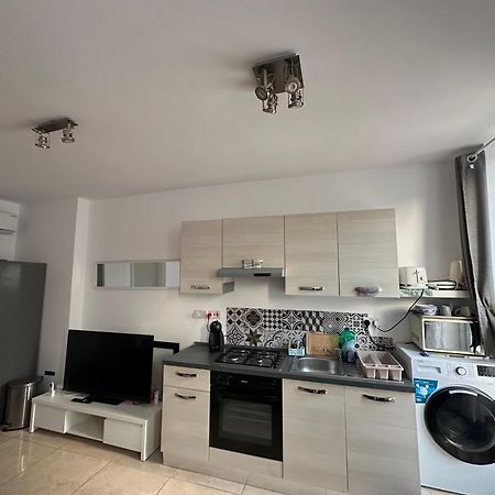 One Bedroom Appartment With Terrace In Sliema Exteriör bild