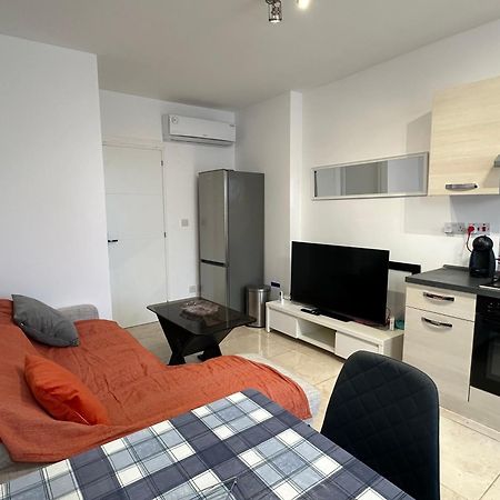 One Bedroom Appartment With Terrace In Sliema Exteriör bild