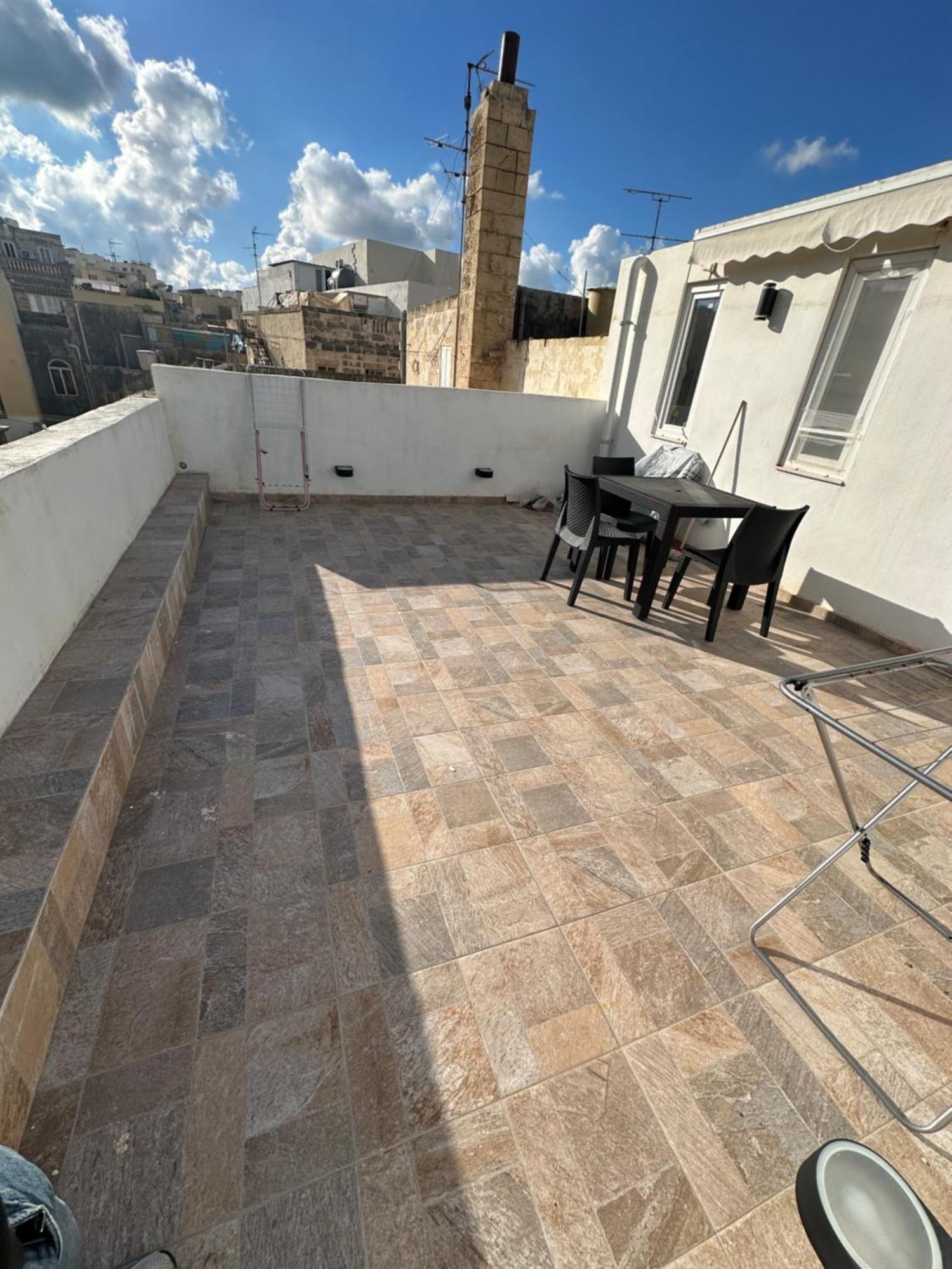 One Bedroom Appartment With Terrace In Sliema Exteriör bild