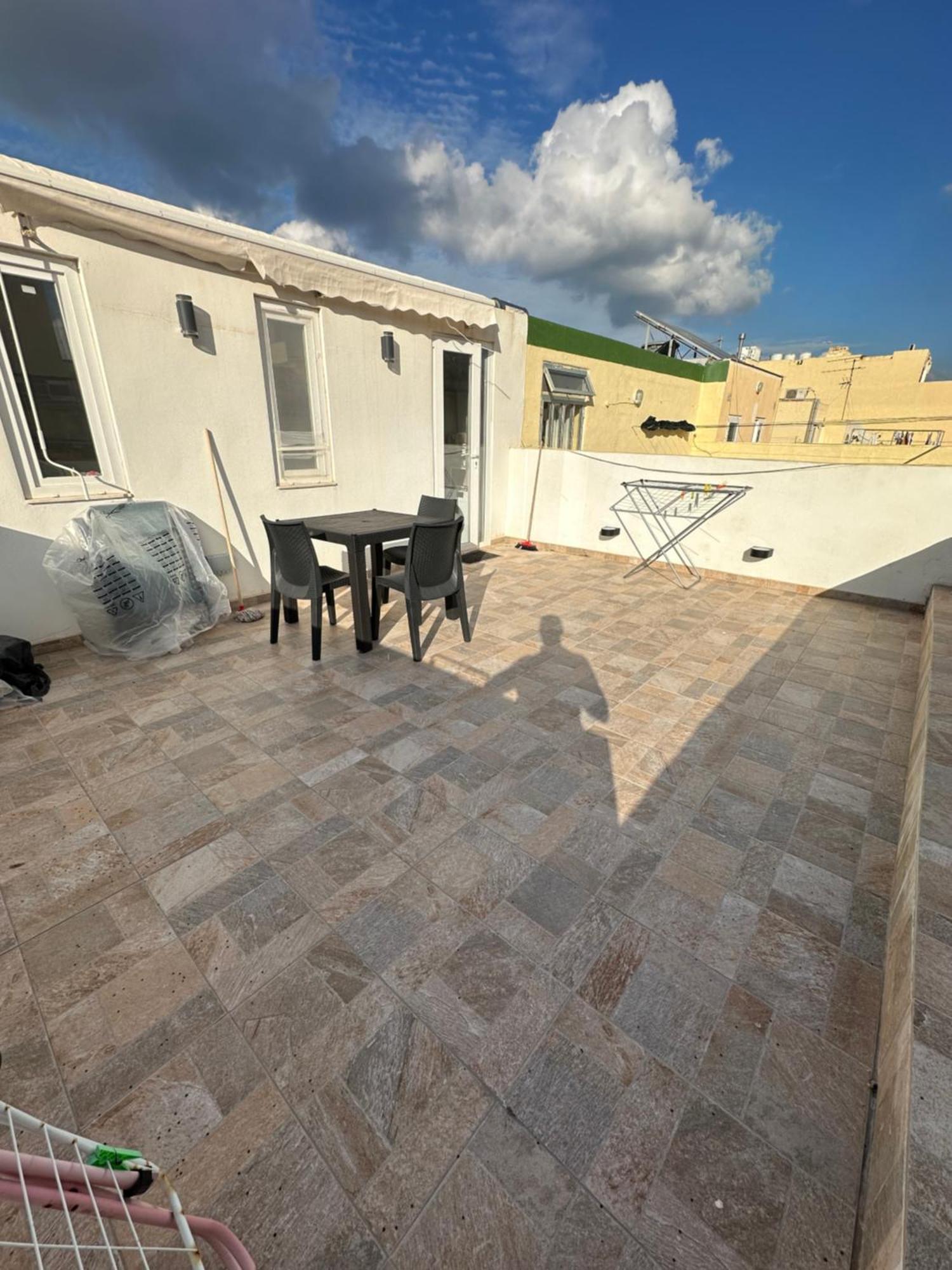 One Bedroom Appartment With Terrace In Sliema Exteriör bild